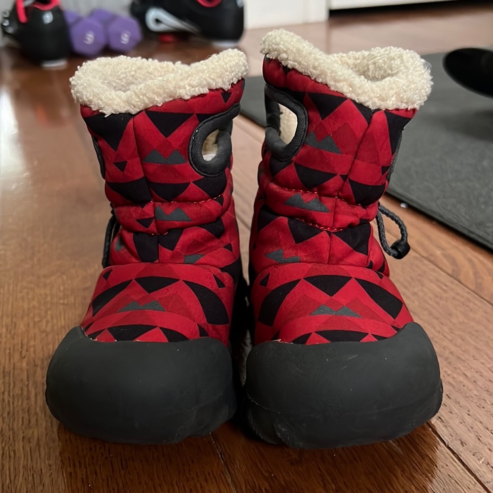 Bogs baby/toddler winter boot - size 6